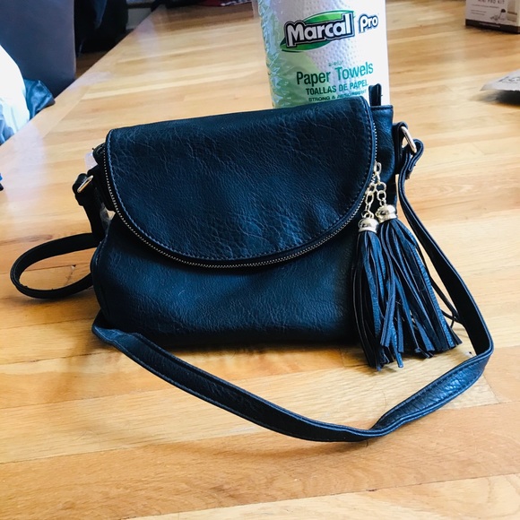 Vegan cross body bag with tassels - Picture 5 of 6
